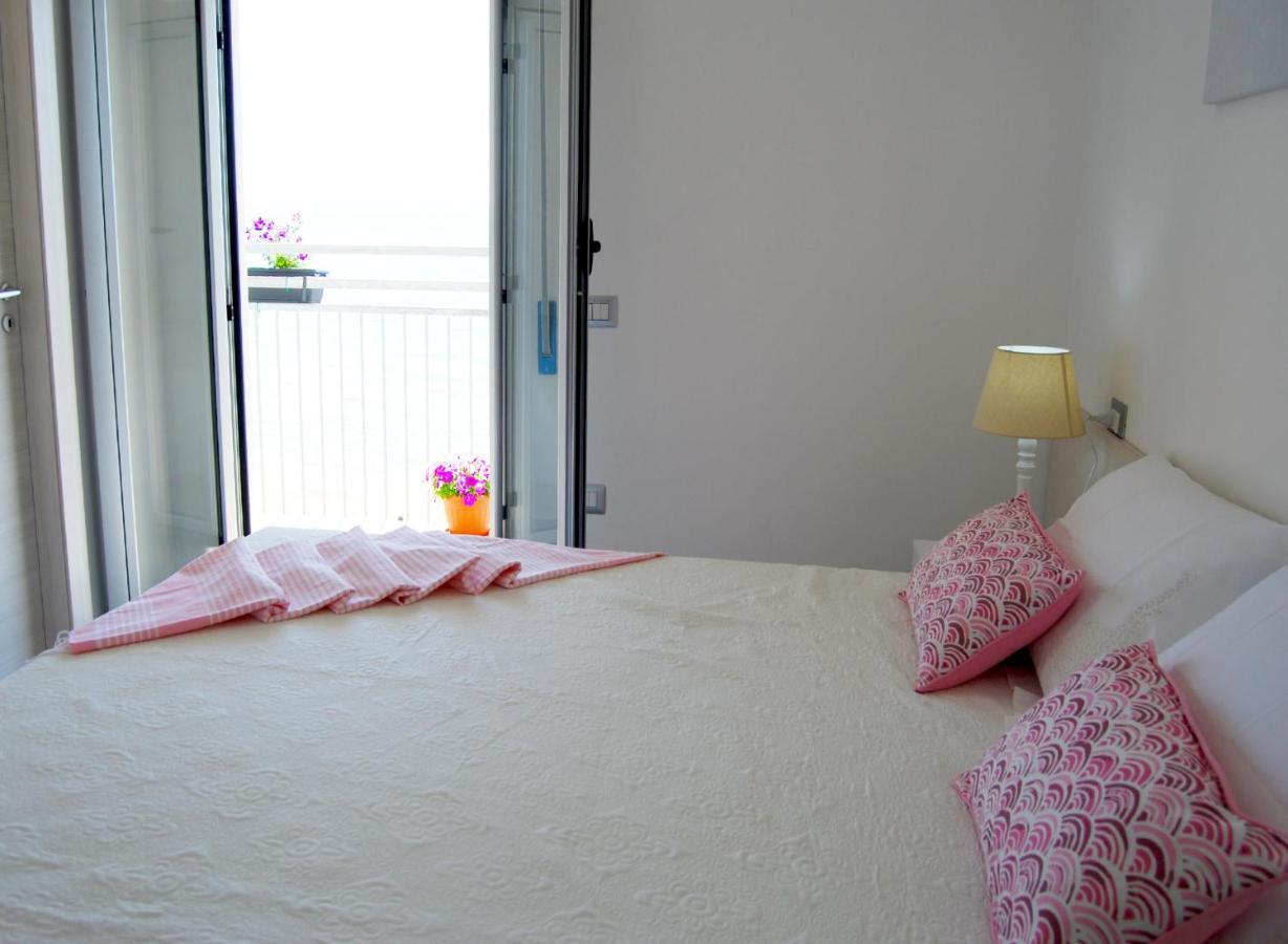 B&B Capo Rizzuto Fronte Mare Exterior photo