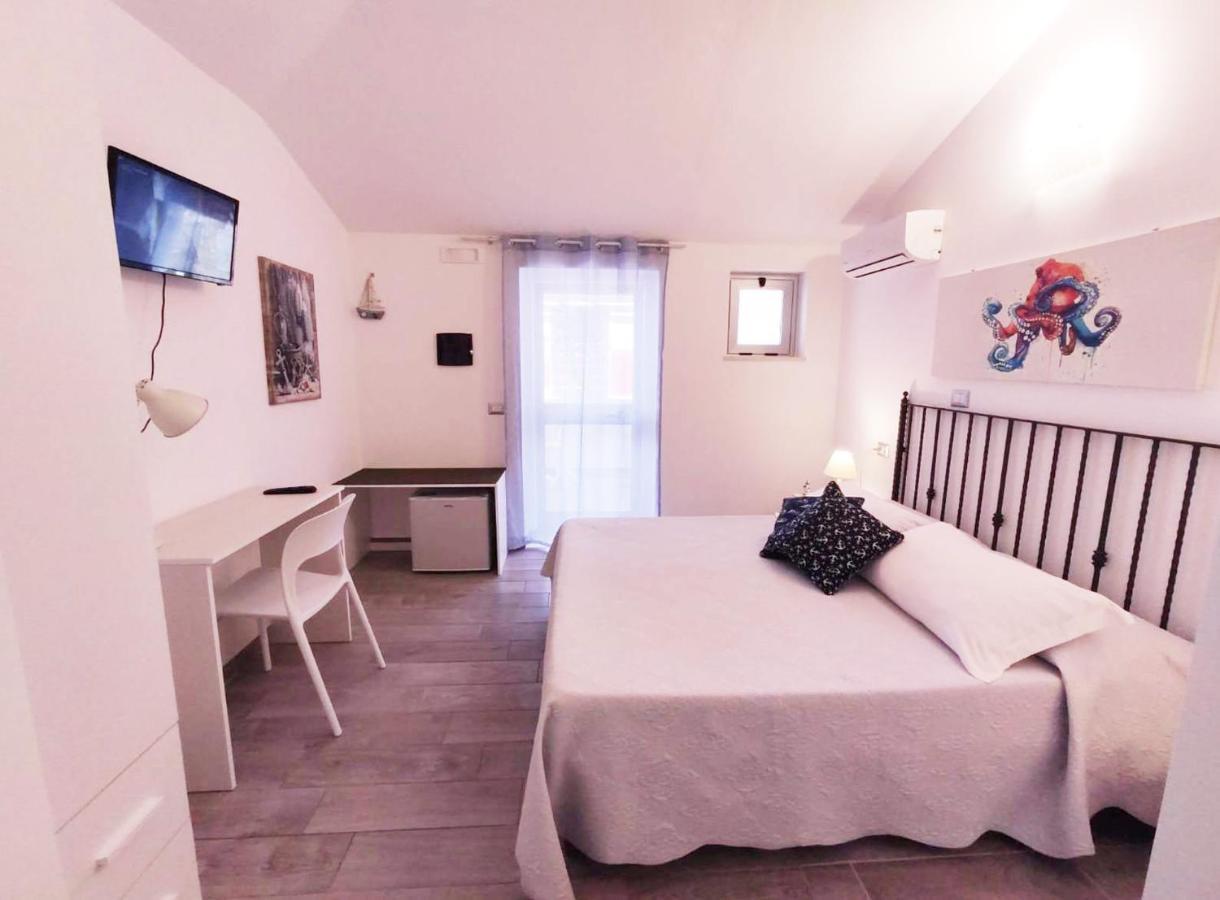 B&B Capo Rizzuto Fronte Mare Exterior photo