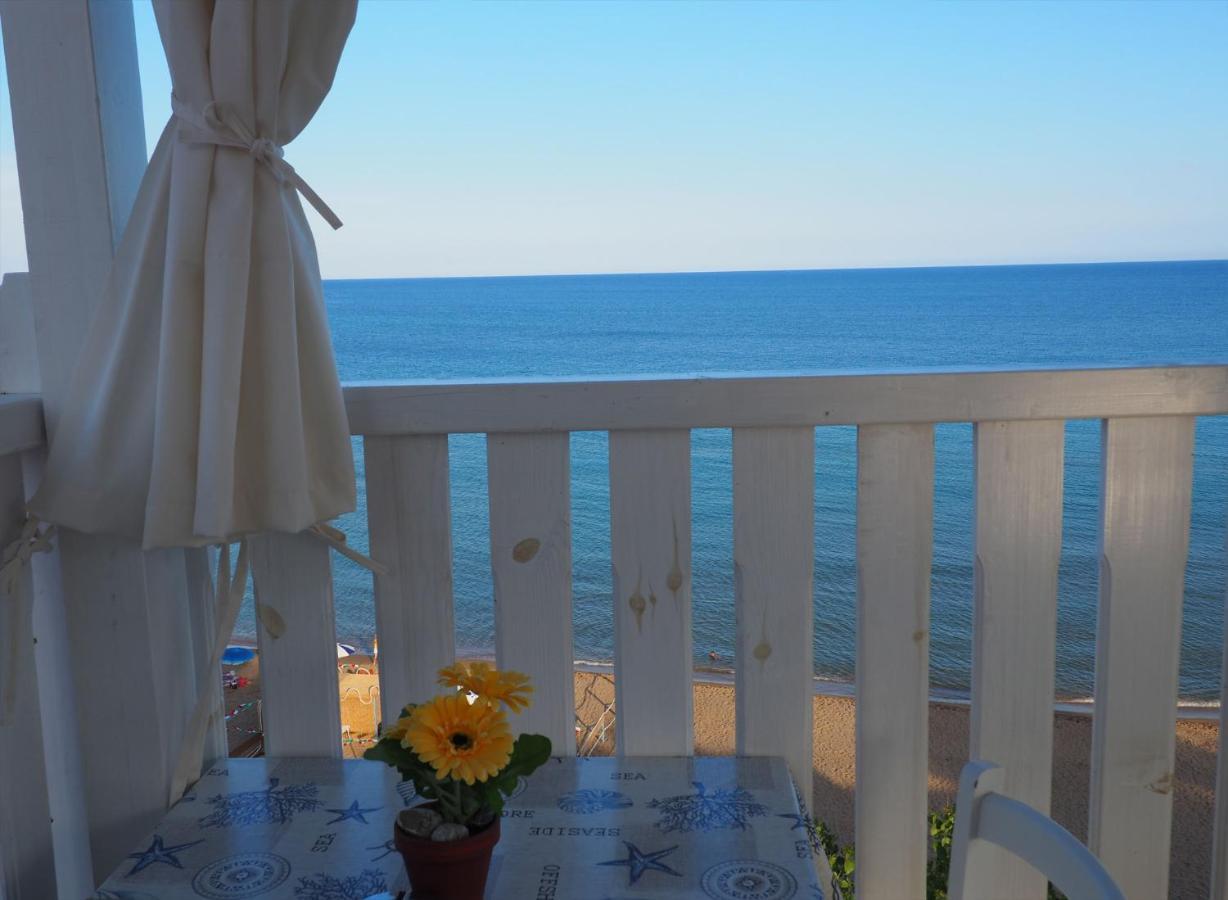 B&B Capo Rizzuto Fronte Mare Exterior photo