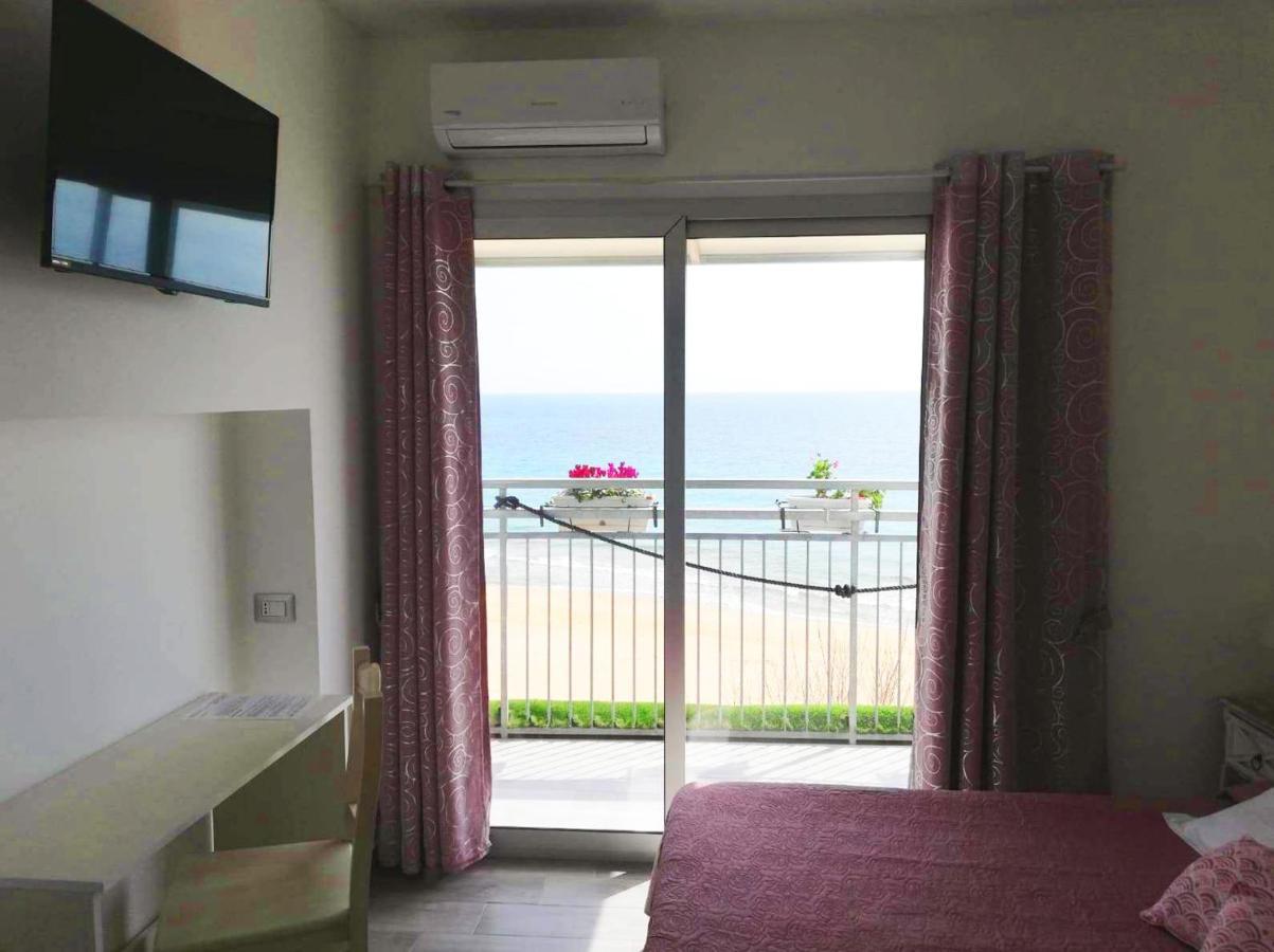 B&B Capo Rizzuto Fronte Mare Exterior photo