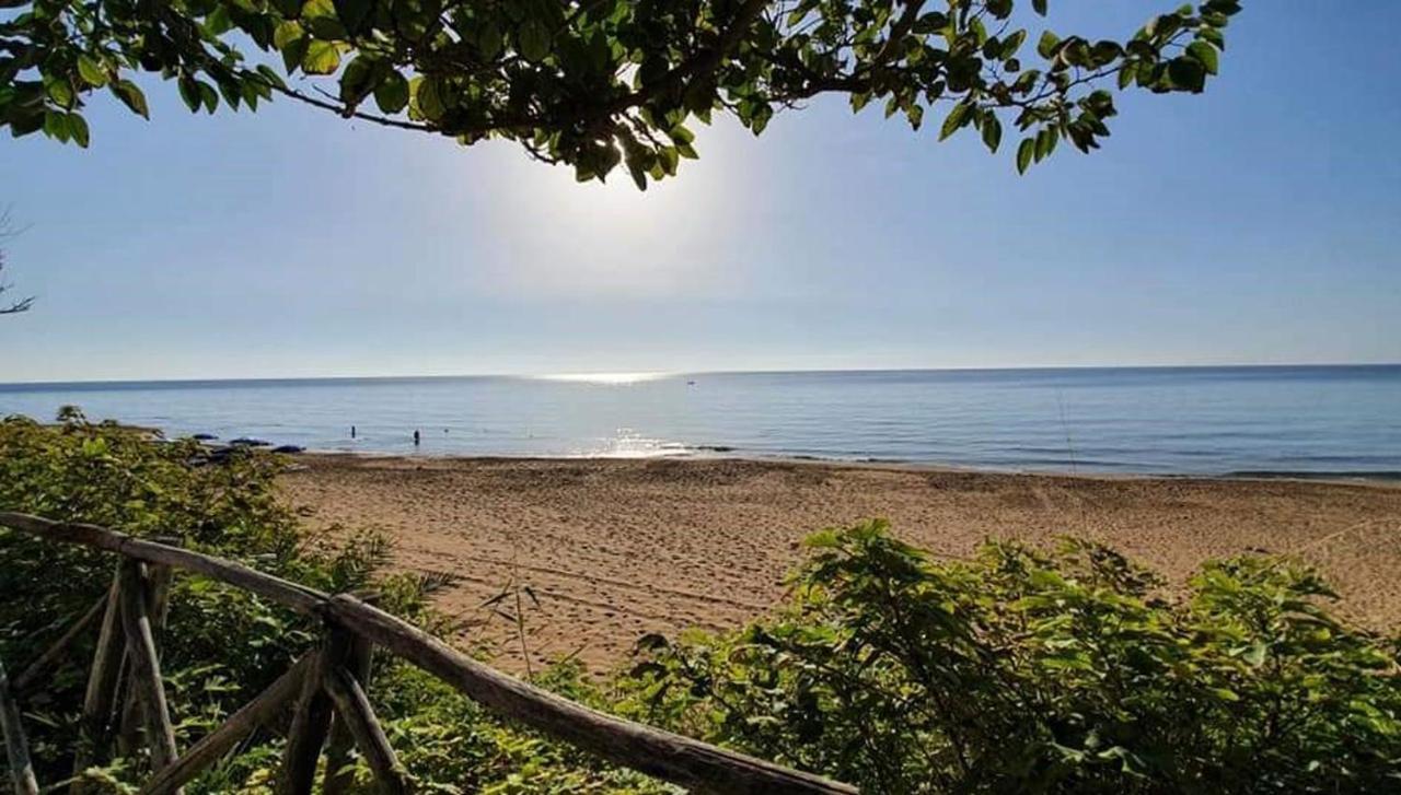 B&B Capo Rizzuto Fronte Mare Exterior photo